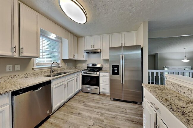 Building Photo - 434 Robin Hood Dr