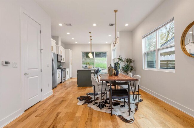 Building Photo - 1301 Cometa St