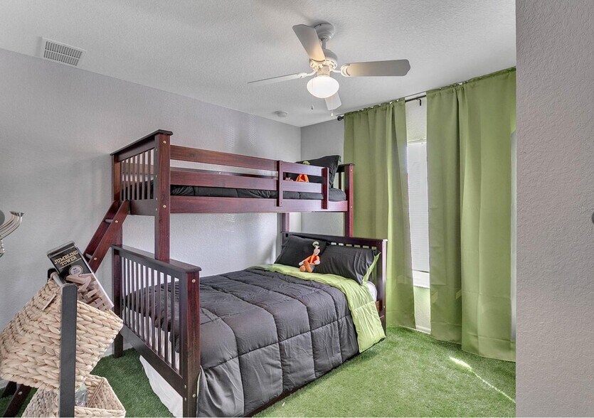 Building Photo - 4561 Yellowgold Rd E