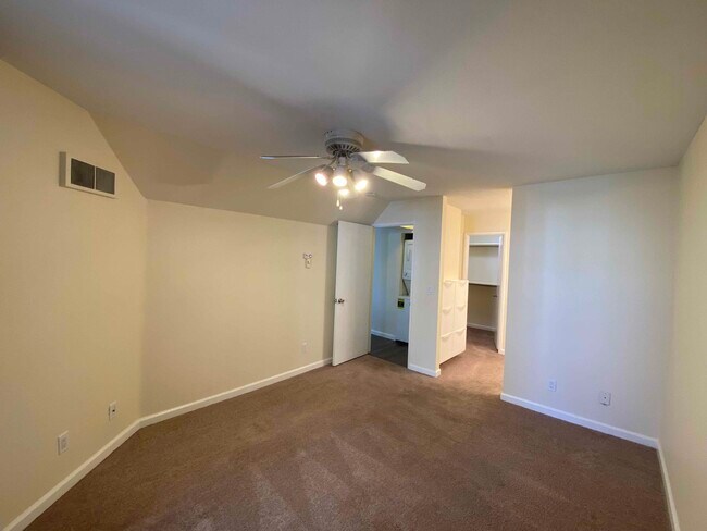 Building Photo - 3520 Lebon Dr