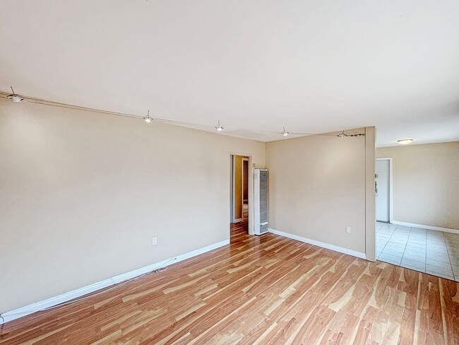 Building Photo - Beautiful 2BD/1BA Home in Clairemont W/ W/...