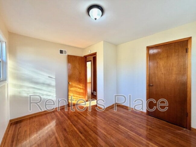 Building Photo - 4920 S Maybelle Ave