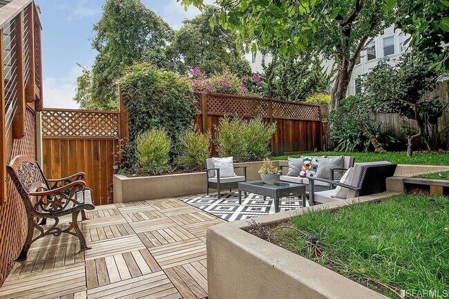 Building Photo - 450 Fair Oaks St