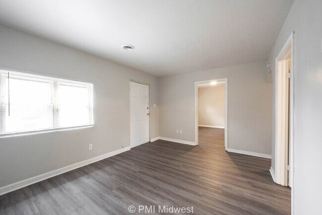 Building Photo - Modern Duplex in Prime Location - Perfect Rental Opportunity in Indianapolis!