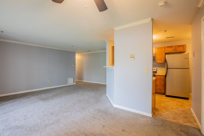 Building Photo - Lovely 2 BR/2 BA Condo in Glen Burnie!