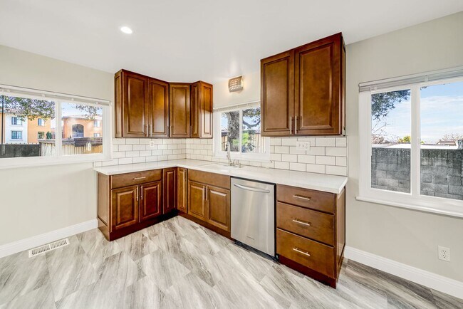 Building Photo - 9714 MacArthur Blvd