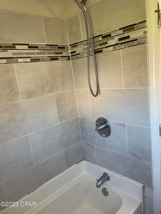 Building Photo - 904 Forestdale Ave