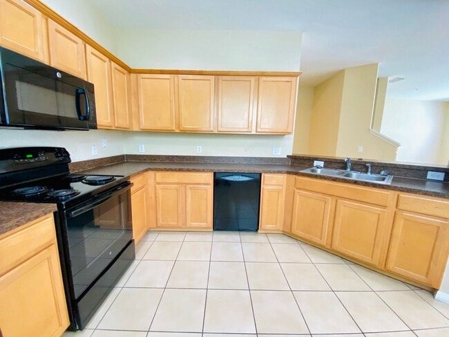 Building Photo - 3BD / 2.5BA Carriage Home