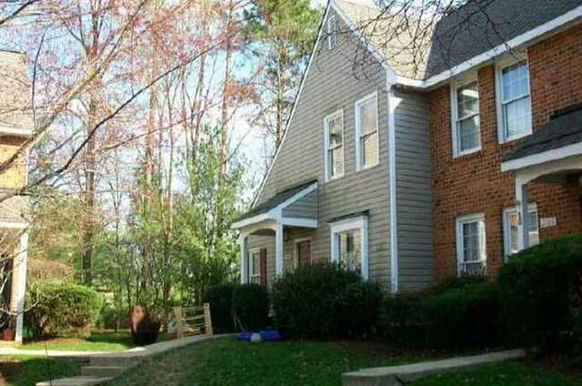 Building Photo - SIGN A LEASE BY 7/18 & GET $100 OFF RENTAL...