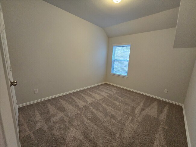 Building Photo - 2215 Villa Bella Ln