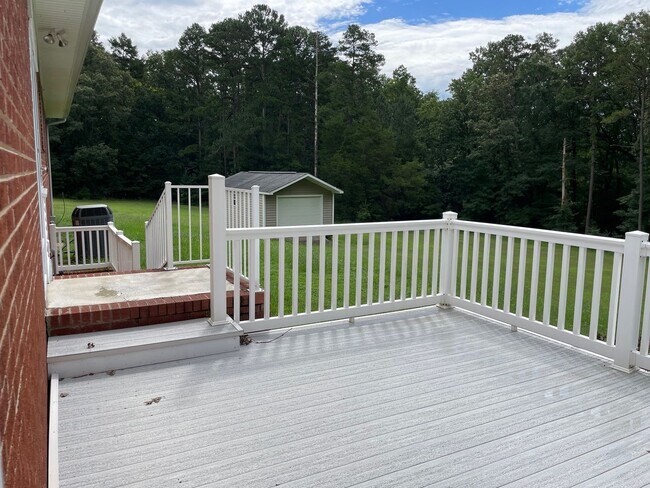 Building Photo - Beautiful 2 Bed, 1 Bath Brick Home in coun...
