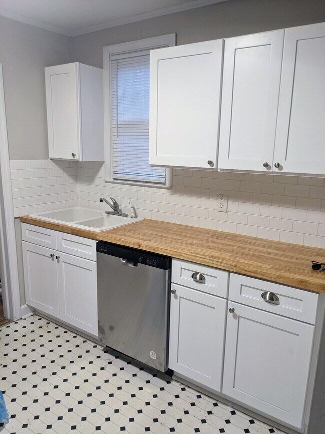 kitchen with new cabinets and counters - 1021 Redbird Rd