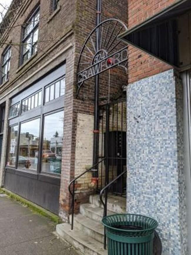 Building Photo - Beautiful 1 bed/1 bath apartment with tons of charm!