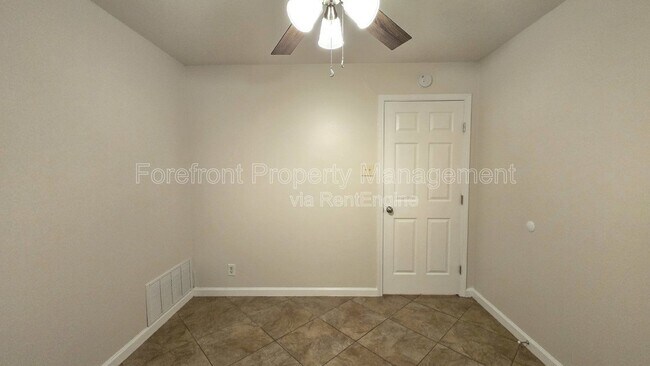 Building Photo - 7609 Linkside St