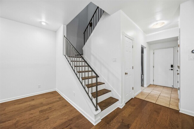 Building Photo - 2100 Commonwealth St