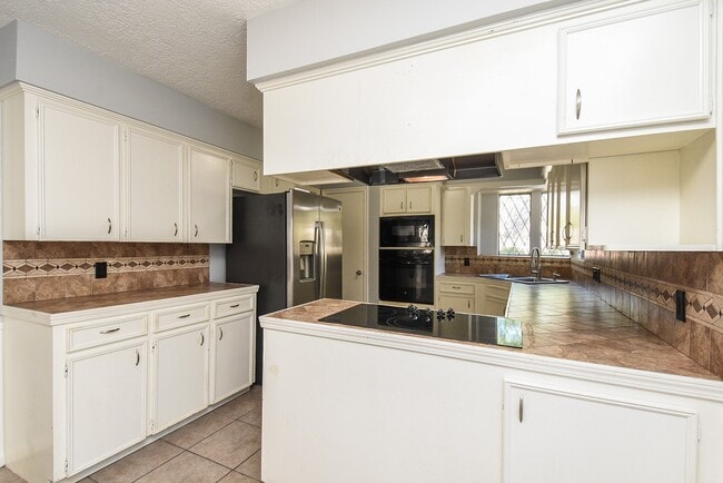 Building Photo - 4811 Shatner Dr