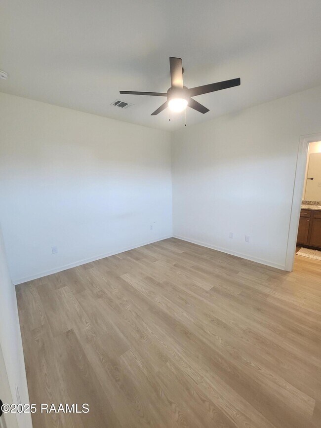 Building Photo - 208 Stockbridge Ln