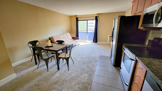 Building Photo - 10982 Roebling Ave