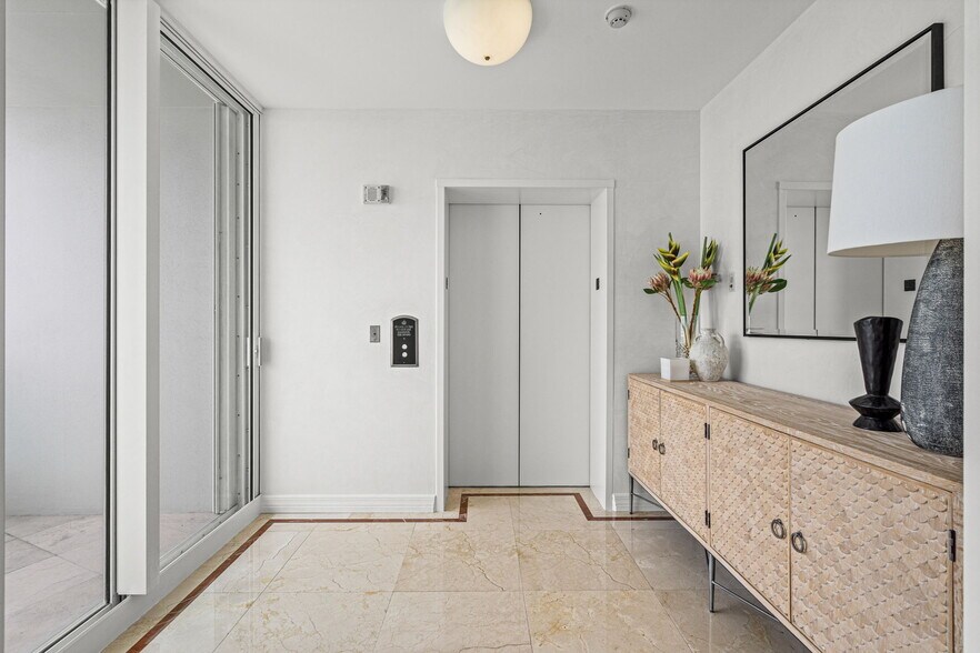 Building Photo - 1643 Brickell Ave