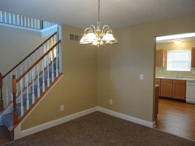 Building Photo - 1455 Woodside Dr