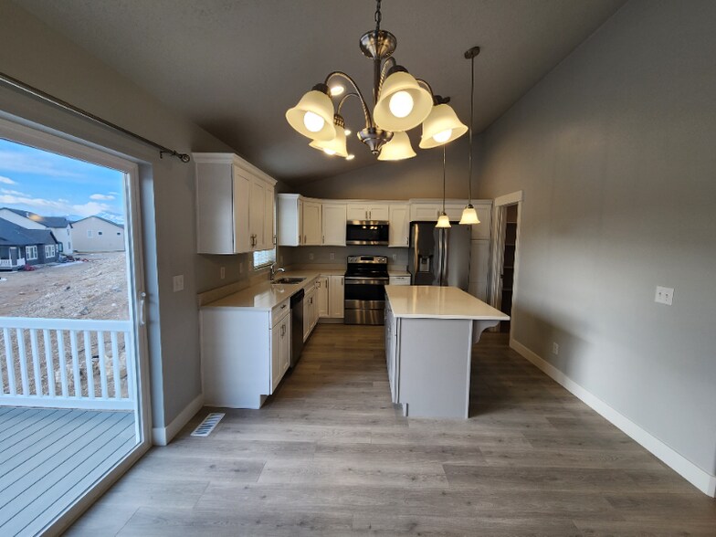 Building Photo - 439 N Hl Vw Dr