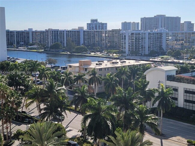 Building Photo - 2501 S Ocean Dr