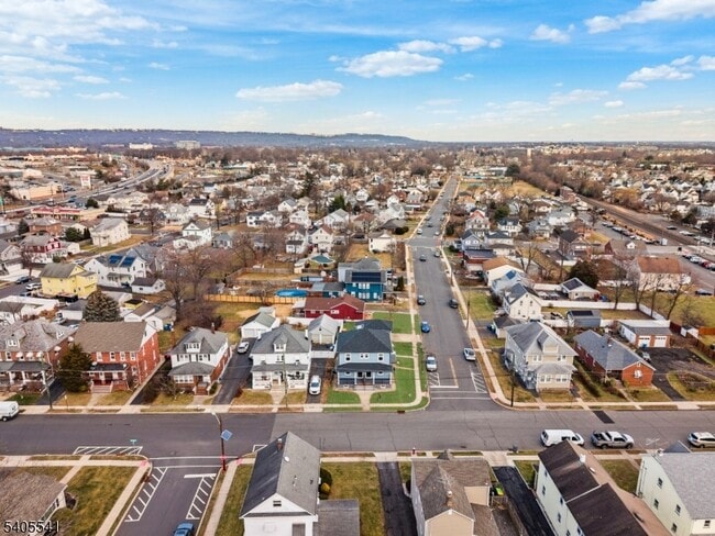 Building Photo - 80 Anderson St
