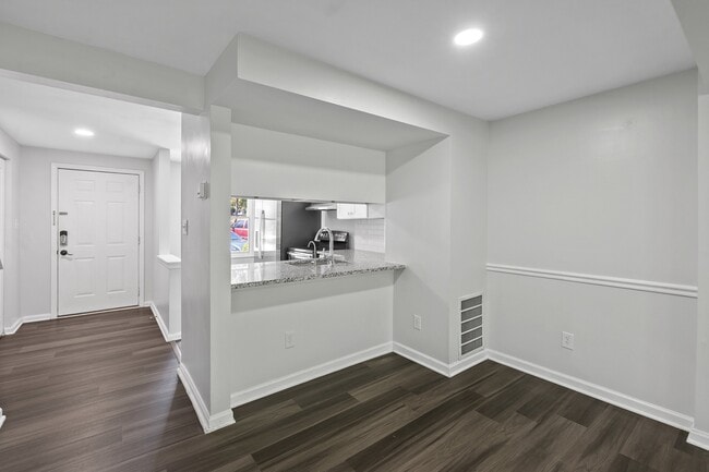 Building Photo - 7722 Bernadette Ln