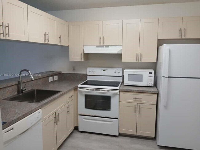 Building Photo - 9937 Nob Hill Ct