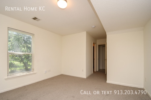 Building Photo - 5905 Brittany St