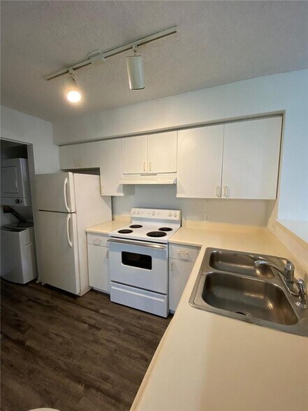 Building Photo - 7872 Sonoma Springs Cir