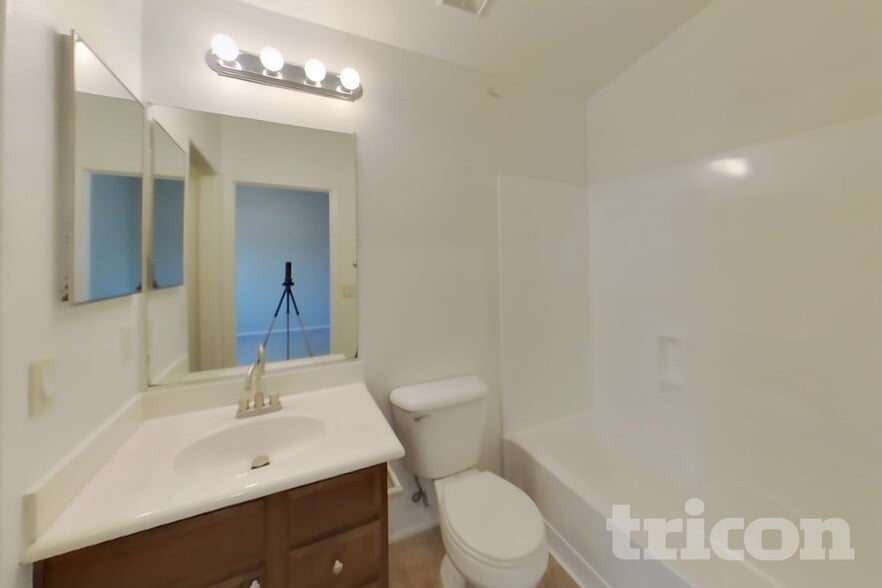 Building Photo - 42065 W Sunland Dr