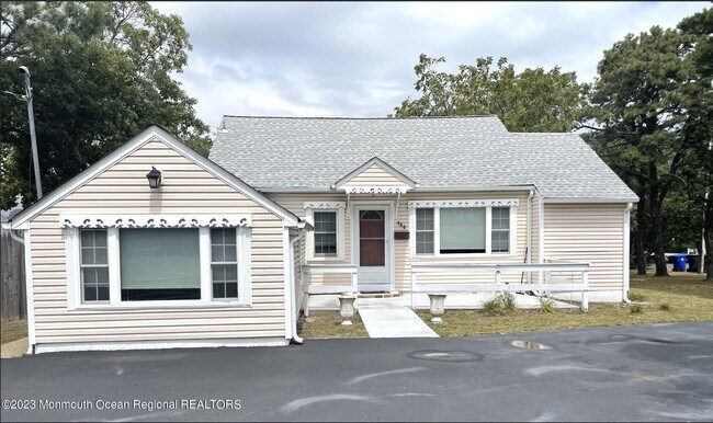 Primary Photo - 560 Princeton Ave
