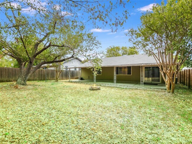 Building Photo - 5255 Meadow Creek Dr