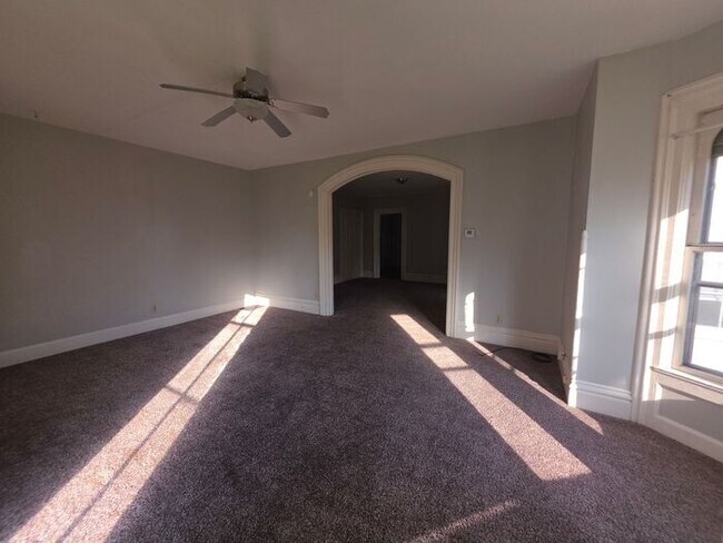 Building Photo - 2 Bed 1 Bath main floor Apartment in Berrien Springs