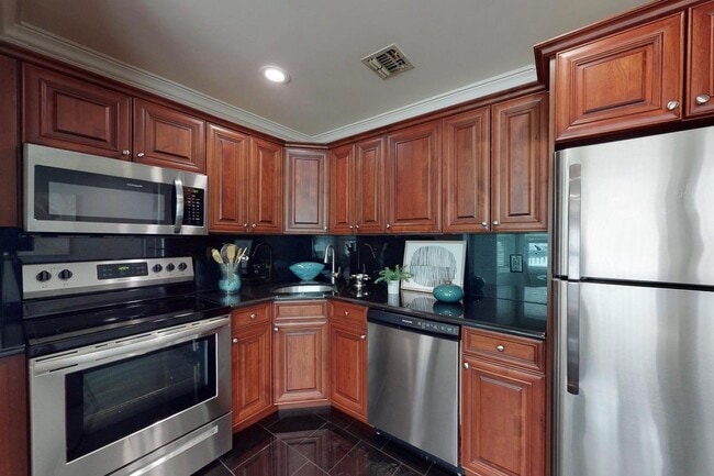 Building Photo - 756 Bevelander Pl