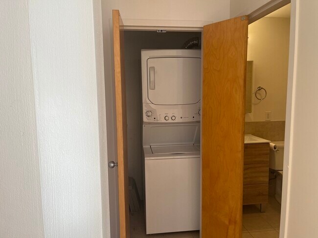 Building Photo - 449-463-463 Washington St