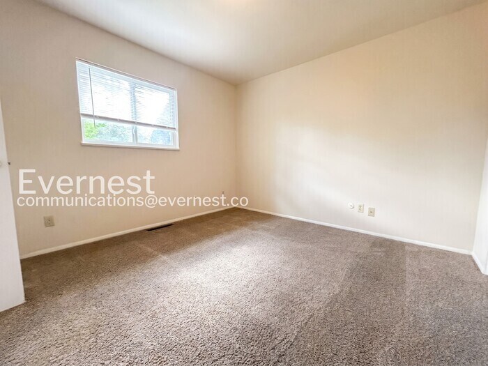 Building Photo - 4203 Goldenrod Dr