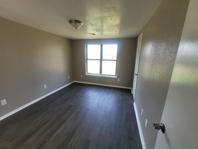 Building Photo - COMING SOON! RARE 5 BEDROOM HOME IN SOUTH OKC / MOORE SCHOOLS!