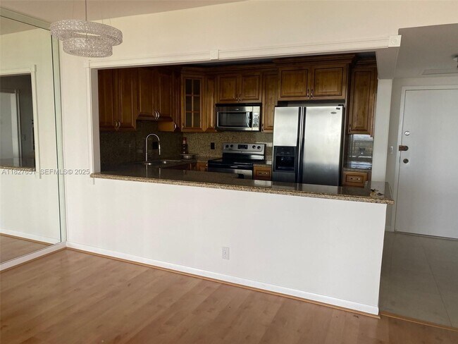 Building Photo - 2500 Parkview Dr