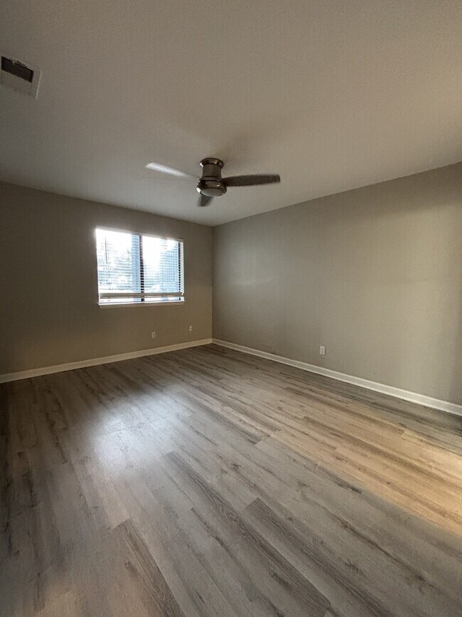 Building Photo - 8483 Yadkin Cir