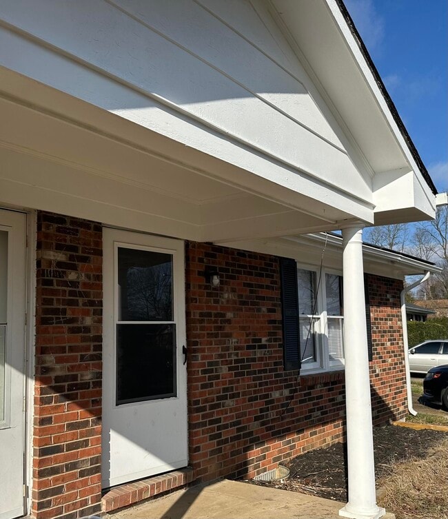 Building Photo - 341 Rebel Rd