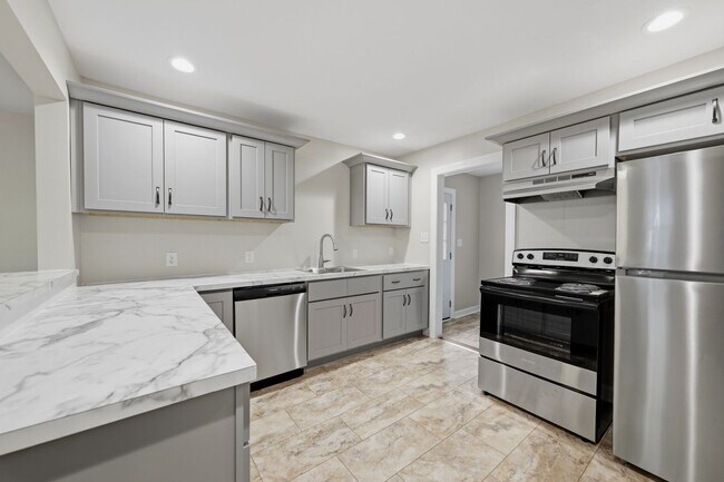 Building Photo - One Level Home Near University of Lynchburg