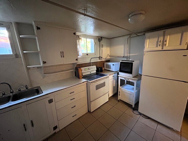 kitchen - 1891 S Pennsylvania St