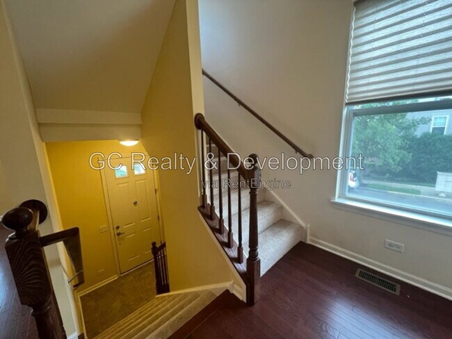 Building Photo - 1271 Evergreen Ave