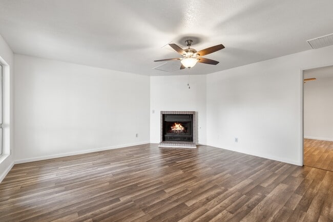 Building Photo - 3171 Shoshone Dr