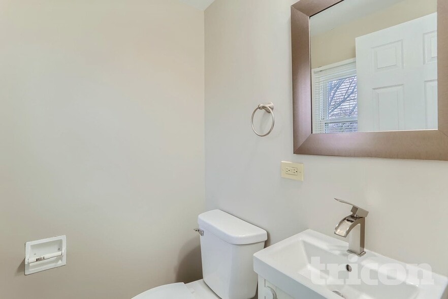 Building Photo - 155 Ramblewood Ln