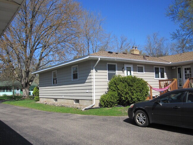 Building Photo - 516 N 8th St