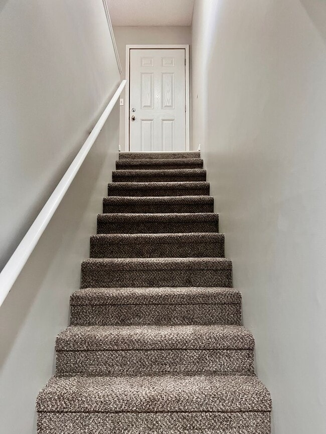 Building Photo - Adorable 1 bed / 1.5 bath with Garage