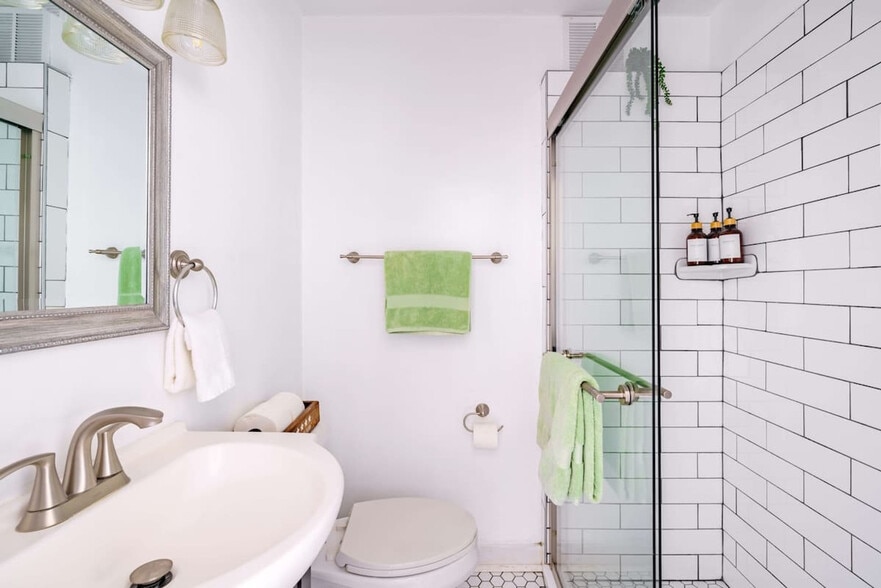 Building Photo - 605 Dennison Ave